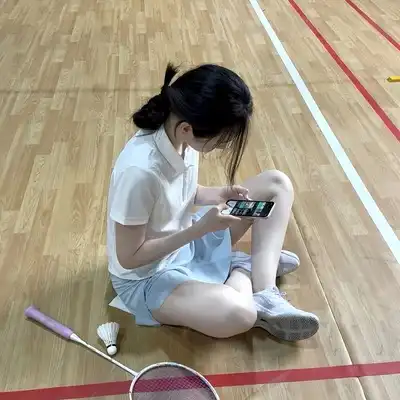 邹芳
